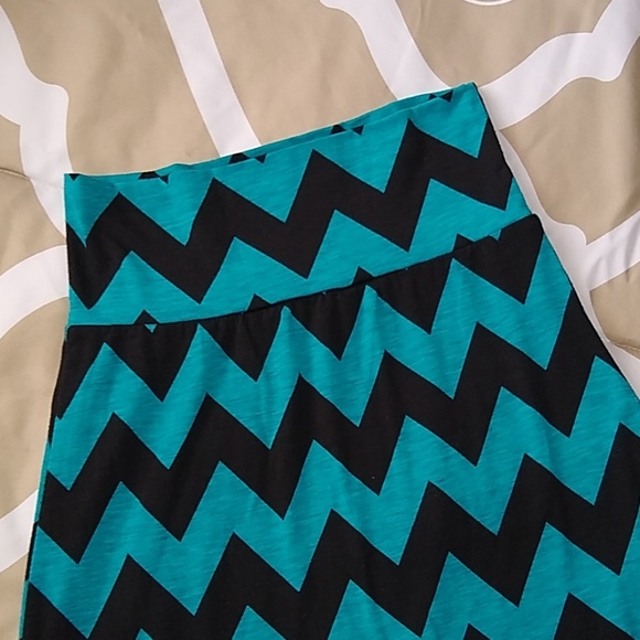 ⭐ Teal/Black Midi Skirt - Picture 2 of 5